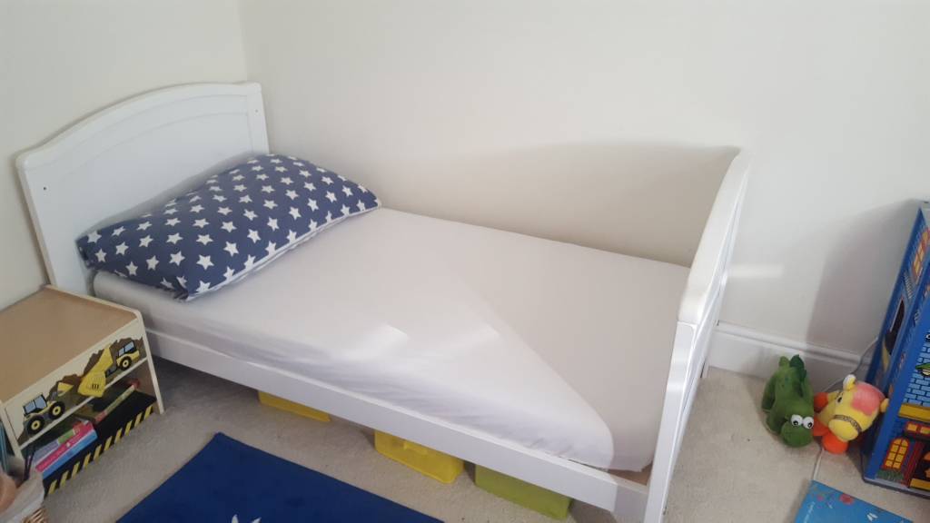 cot that turns into bed